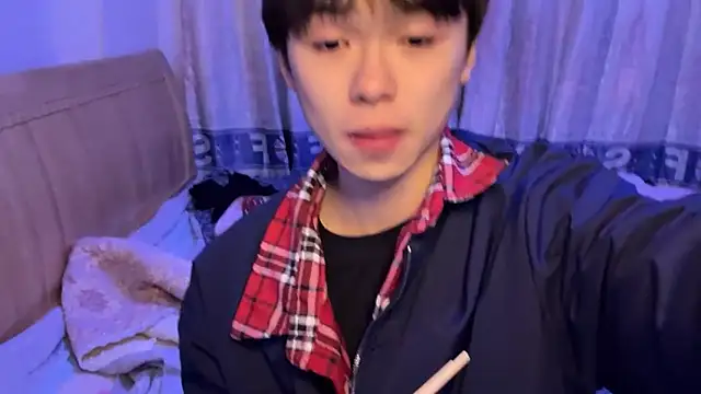 Snapshot of xiaottt1918 chatting on 01/09/25, 01:24 xiaottt1918 online show from 01/09/25, 01:24