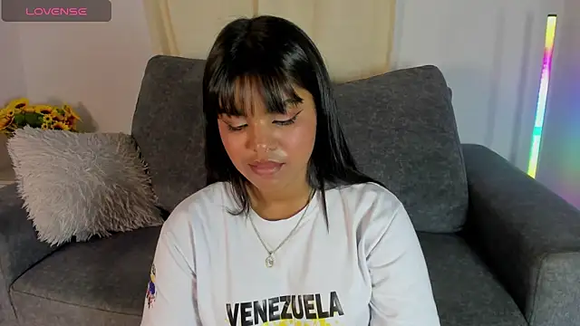 zoe roux21 online show from 02/06/25, 09:06