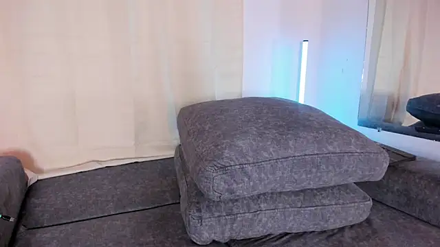 zoe roux21 online show from 03/12/25, 02:30