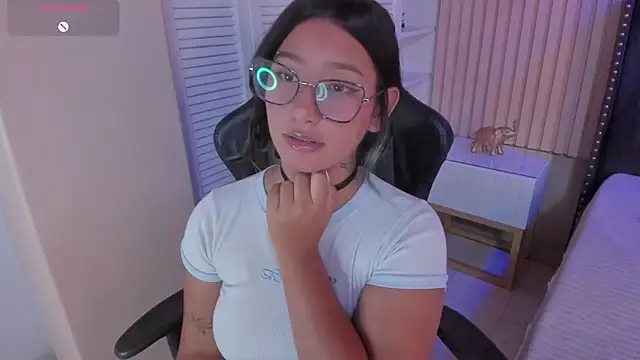 Snapshot of Yazmin_rouse chatting on 03/19/25, 05:39 Yazmin rouse online show from 03/19/25, 05:39