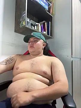 AndresChuboi online show from 11/18/25, 04:06