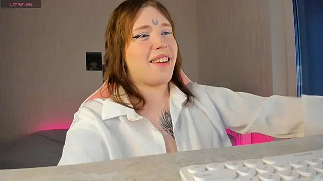 Snapshot of Spliti_moon chatting on 02/14/26, 11:51 Spliti moon online show from 02/14/26, 11:51