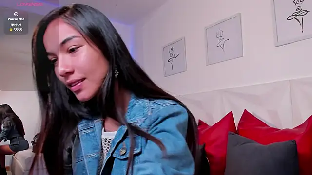 Snapshot of scarlet_castro chatting on 12/19/25, 04:14 scarlet castro online show from 12/19/25, 04:14