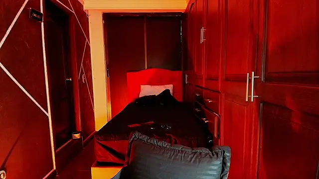 Snapshot of SexyNaf chatting on 02/24/25, 10:36 SexyNaf online show from 02/24/25, 10:36