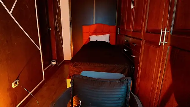 Snapshot of SexyNaf chatting on 03/06/25, 01:27 SexyNaf online show from 03/06/25, 01:27