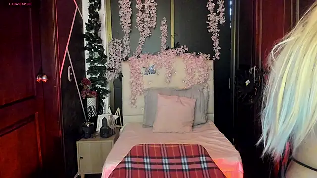 Snapshot of SexyNaf chatting on 09/08/25, 07:24 SexyNaf online show from 09/08/25, 07:24