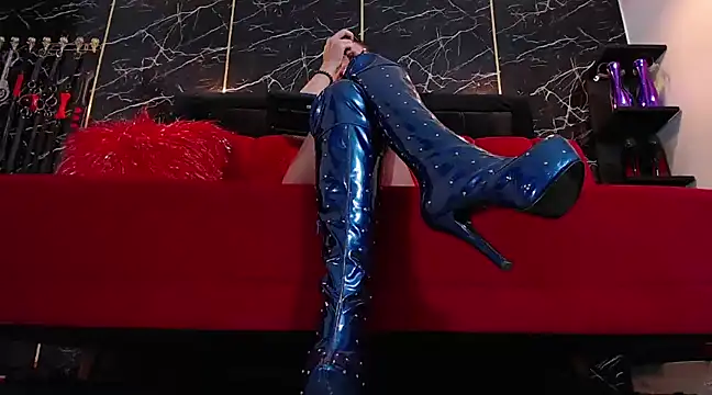 Snapshot of KatyMore_ chatting on 03/10/25, 06:01 KatyMore online show from 03/10/25, 06:01