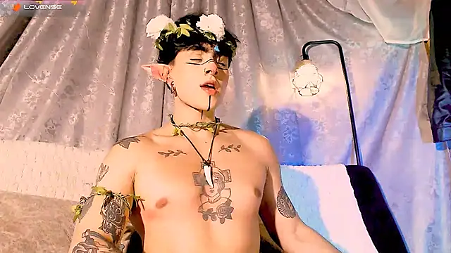 Snapshot of Mathew_stardust chatting on 10/21/25, 01:50 Mathew stardust online show from 10/21/25, 01:50