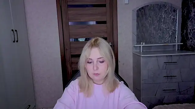 Snapshot of Kristy-Max chatting on 03/13/26, 08:48 Kristy-Max online show from 03/13/26, 08:48