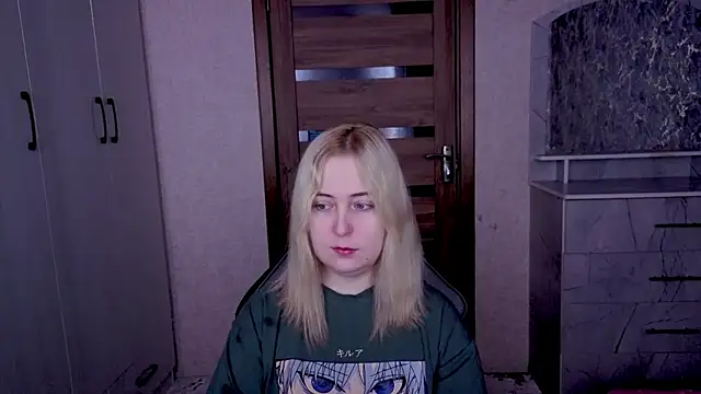 Snapshot of Kristy-Max chatting on 03/18/26, 02:04 Kristy-Max online show from 03/18/26, 02:04