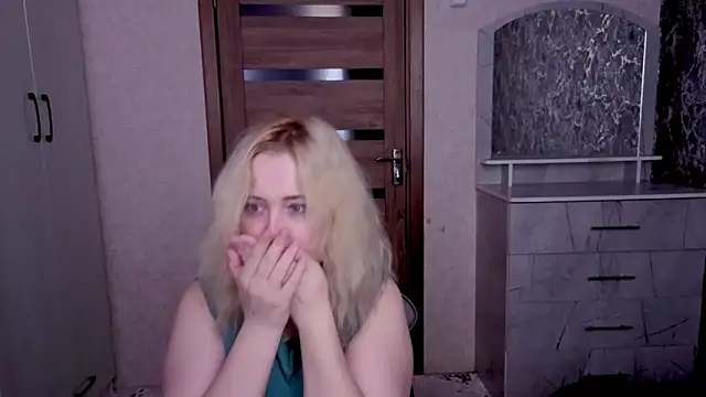 Snapshot of Kristy-Max chatting on 03/20/26, 05:56 Kristy-Max online show from 03/20/26, 05:56