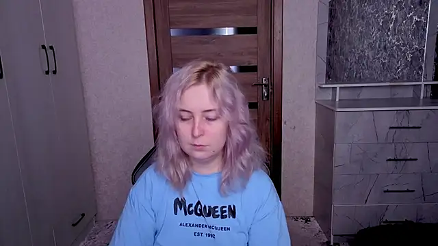 Snapshot of Kristy-Max chatting on 03/21/26, 06:40 Kristy-Max online show from 03/21/26, 06:40