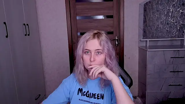 Snapshot of Kristy-Max chatting on 03/21/26, 08:52 Kristy-Max online show from 03/21/26, 08:52