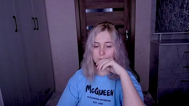 Snapshot of Kristy-Max chatting on 03/21/26, 08:56 Kristy-Max online show from 03/21/26, 08:56