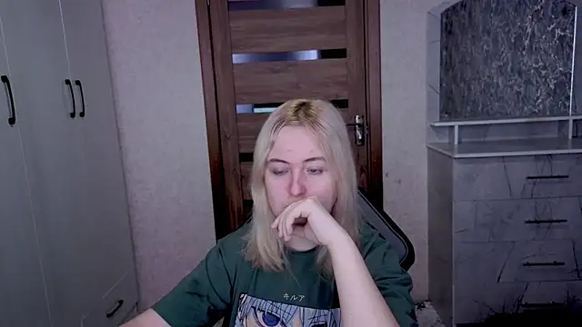 Snapshot of Kristy-Max chatting on 03/26/26, 03:12 Kristy-Max online show from 03/26/26, 03:12