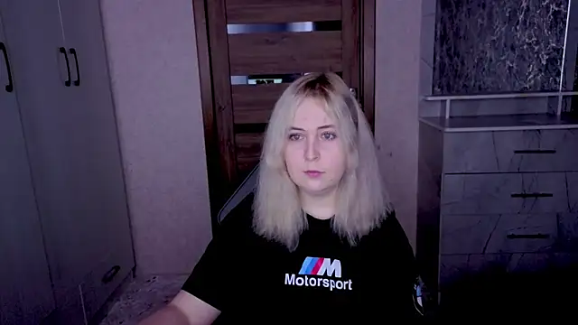 Snapshot of Kristy-Max chatting on 04/05/26, 08:39 Kristy-Max online show from 04/05/26, 08:39