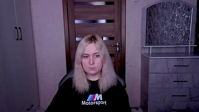 Snapshot of Kristy-Max chatting on 04/06/26, 11:11 Kristy-Max online show from 04/06/26, 11:11