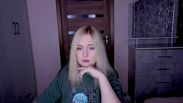 Snapshot of Kristy-Max chatting on 04/07/26, 08:53 Kristy-Max online show from 04/07/26, 08:53