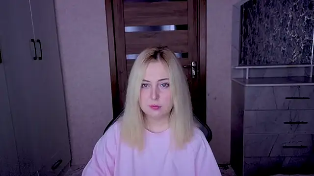 Snapshot of Kristy-Max chatting on 04/08/26, 09:48 Kristy-Max online show from 04/08/26, 09:48