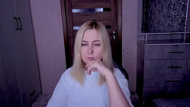 Snapshot of Kristy-Max chatting on 04/09/26, 09:42 Kristy-Max online show from 04/09/26, 09:42