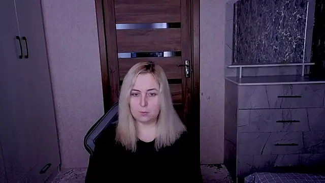 Snapshot of Kristy-Max chatting on 04/13/26, 08:25 Kristy-Max online show from 04/13/26, 08:25