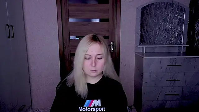 Snapshot of Kristy-Max chatting on 04/21/26, 01:42 Kristy-Max online show from 04/21/26, 01:42