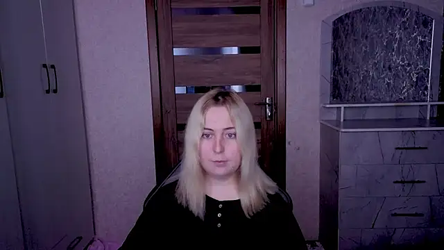 Snapshot of Kristy-Max chatting on 04/22/26, 08:21 Kristy-Max online show from 04/22/26, 08:21