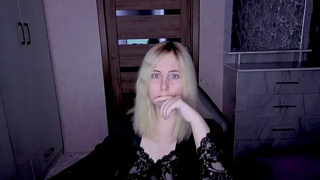 Snapshot of Kristy-Max chatting on 04/23/26, 08:00 Kristy-Max online show from 04/23/26, 08:00