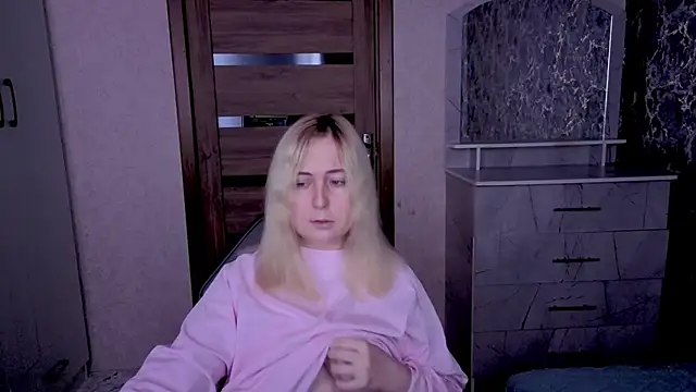 Snapshot of Kristy-Max chatting on 04/24/26, 08:11 Kristy-Max online show from 04/24/26, 08:11