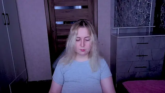 Snapshot of Kristy-Max chatting on 06/09/26, 08:31 Kristy-Max online show from 06/09/26, 08:31