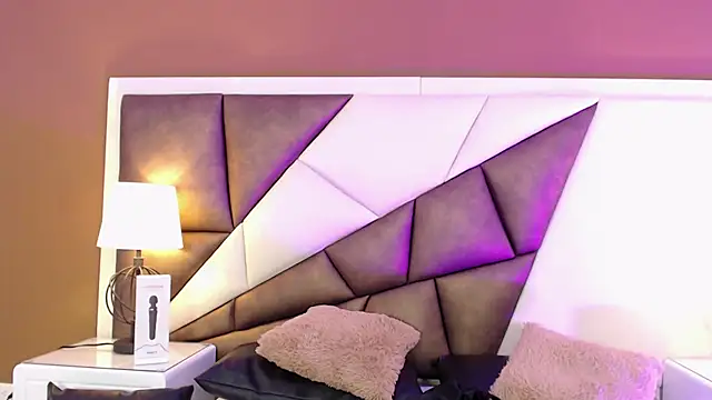 Snapshot of KarolandMichel chatting on 12/21/24, 05:51 KarolandMichel online show from 12/21/24, 05:51