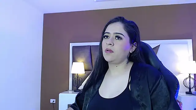 Snapshot of KarolandMichel chatting on 12/22/24, 12:27 KarolandMichel online show from 12/22/24, 12:27