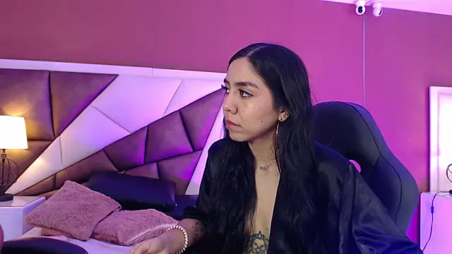 Snapshot of KarolandMichel chatting on 12/29/24, 04:08 KarolandMichel online show from 12/29/24, 04:08