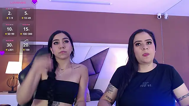 Snapshot of KarolandMichel chatting on 01/23/25, 11:48 KarolandMichel online show from 01/23/25, 11:48