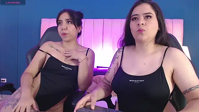 Snapshot of KarolandMichel chatting on 02/25/25, 11:52 KarolandMichel online show from 02/25/25, 11:52