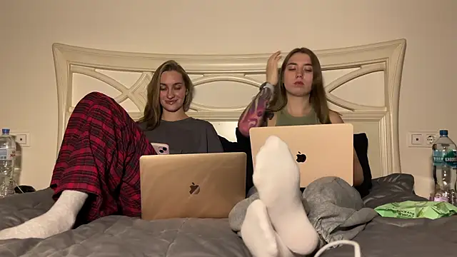 Snapshot of urmissalice chatting on 12/30/24, 03:35 urmissalice online show from 12/30/24, 03:35