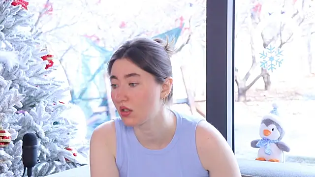 Snapshot of GentleSparkMay chatting on 12/29/24, 09:28 GentleSparkMay online show from 12/29/24, 09:28