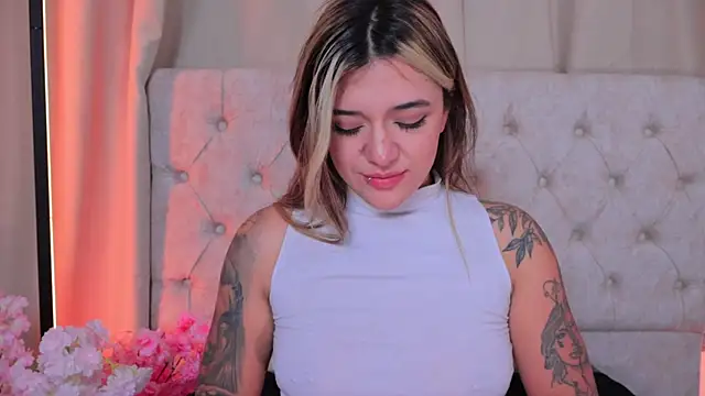 ashleyvalirya online show from 12/29/24, 10:01