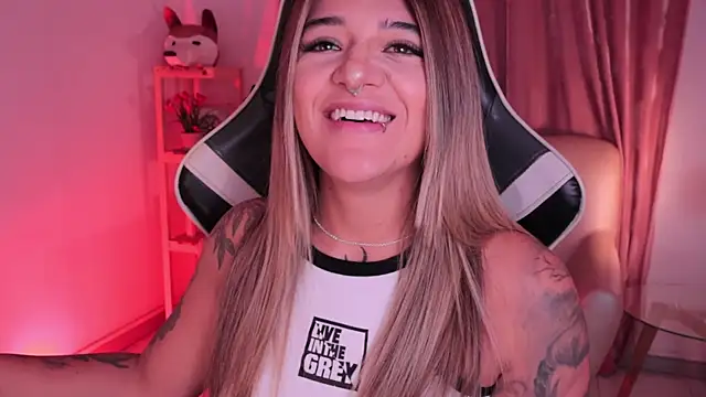 ashleyvalirya online show from 01/12/26, 03:56