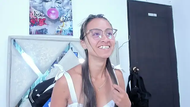 Snapshot of tatiana_valencia chatting on 04/22/26, 12:50 tatiana valencia online show from 04/22/26, 12:50