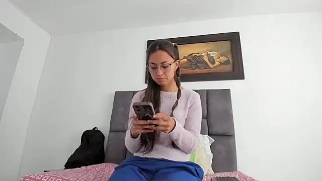Snapshot of tatiana_valencia chatting on 05/13/26, 12:24 tatiana valencia online show from 05/13/26, 12:24