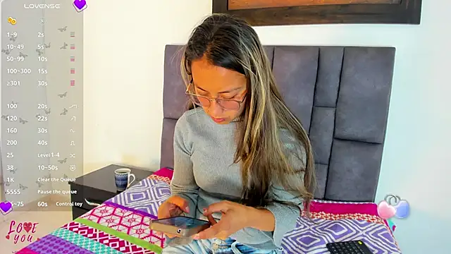 Snapshot of tatiana_valencia chatting on 05/20/26, 12:33 tatiana valencia online show from 05/20/26, 12:33