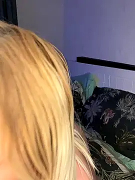 saskiapierce online show from 09/17/25, 07:04