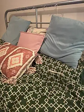 saskiapierce online show from 10/25/25, 05:40