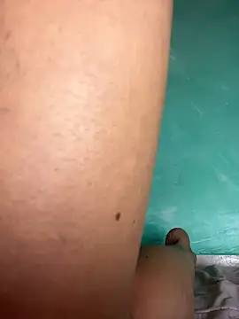 Snapshot of xMirana_ chatting on 10/29/25, 09:33 xMirana  online show from 10/29/25, 09:33