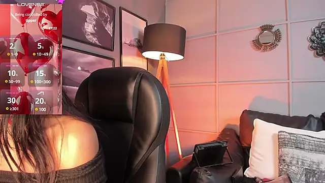 Giovanna oliveira online show from 02/12/25, 12:37