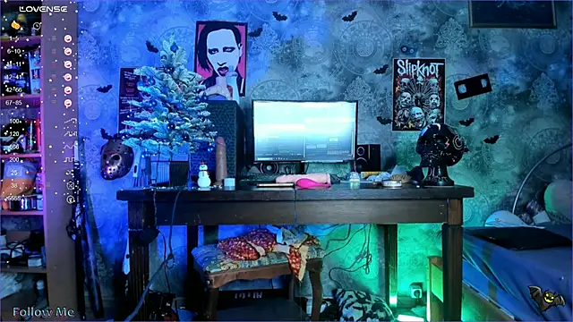 KuromiRacer  online show from 12/30/24, 02:20