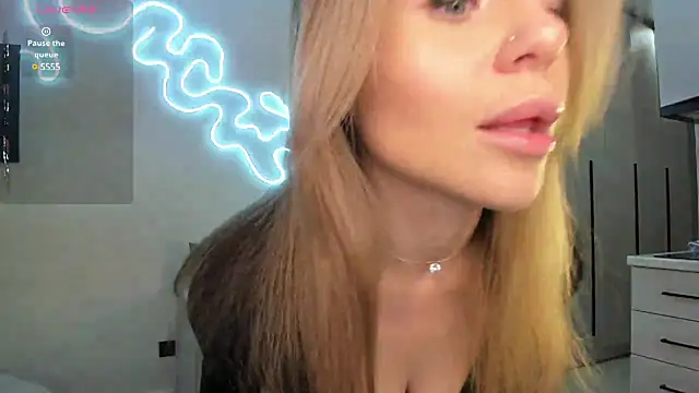 Snapshot of _cometoseeme_ chatting on 02/06/25, 05:40  cometoseeme  online show from 02/06/25, 05:40