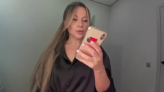 Snapshot of _cometoseeme_ chatting on 09/13/25, 12:38  cometoseeme  online show from 09/13/25, 12:38