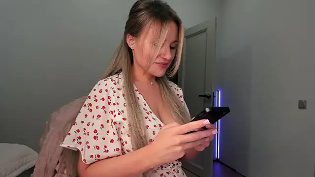 Snapshot of _cometoseeme_ chatting on 09/21/25, 05:58  cometoseeme  online show from 09/21/25, 05:58